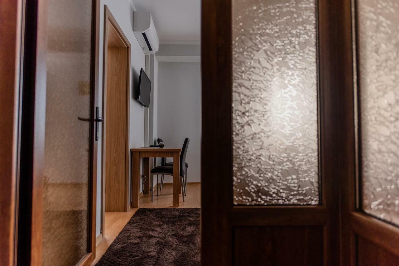Elis Residence คลูจ-นาโปกา ภายนอก รูปภาพ